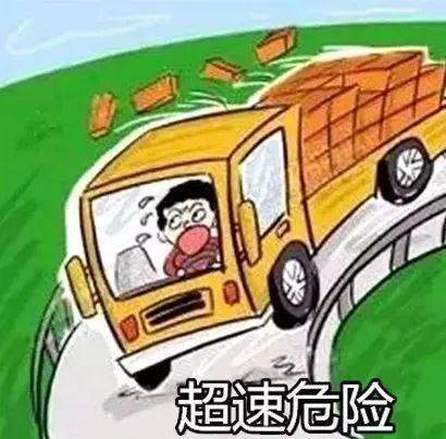 五大曝光 货车操作不当撞上绿化带四车受损……火狐电竞(图3)