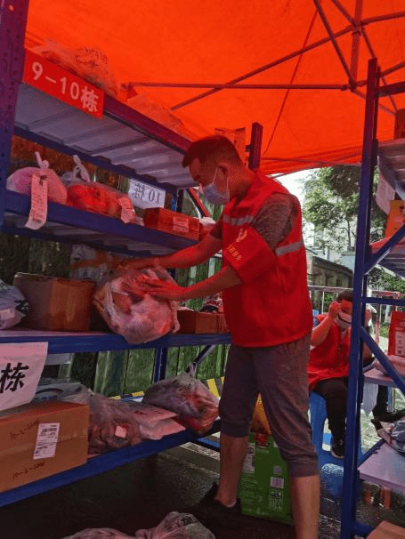 火狐电竞为这个群体“点赞” 双流区公园城市绿化服务中心退役军人群体抗“疫”进行时(图4)