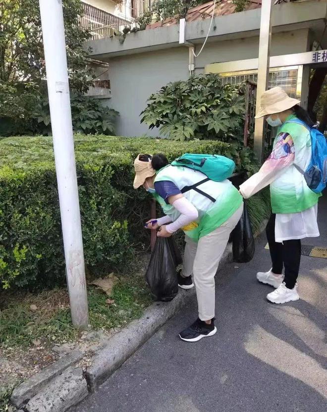 火狐电竞为业主生活保驾护航！他们如点点萤火照亮小区每一个角落(图7)