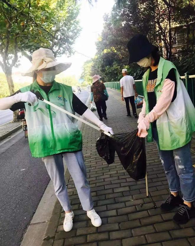火狐电竞为业主生活保驾护航！他们如点点萤火照亮小区每一个角落(图6)