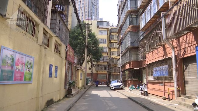 火狐电竞永昌小区绿化要改停车场？社区回应(图4)