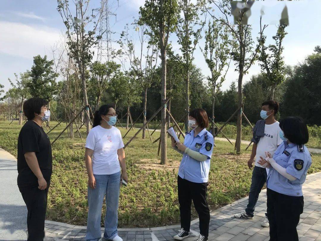 区园林绿化局对城市火狐电竞森林一期、二期等项目进行节前联合检查(图2)