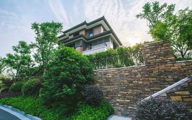 如火狐电竞何在园林工程中营造挡土墙景观？(图5)