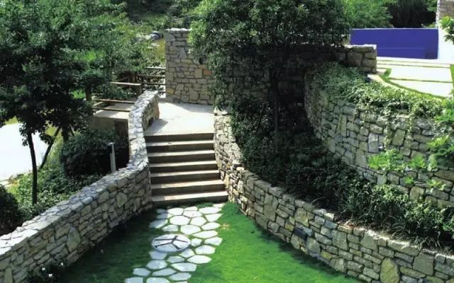 如火狐电竞何在园林工程中营造挡土墙景观？(图8)