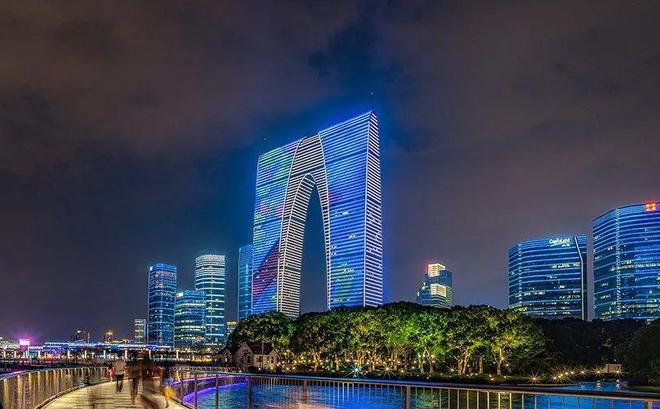 法国游客来到苏州看到奇火狐电竞葩地标“秋裤楼”直言设计不太合理(图8)