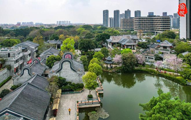 火狐电竞广东首富捐资3亿在最牛小镇建起一座园林如今免费对游客开放(图11)