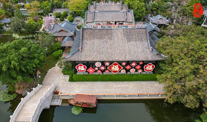火狐电竞广东首富捐资3亿在最牛小镇建起一座园林如今免费对游客开放(图12)