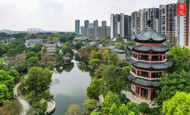 火狐电竞广东首富捐资3亿在最牛小镇建起一座园林如今免费对游客开放(图2)