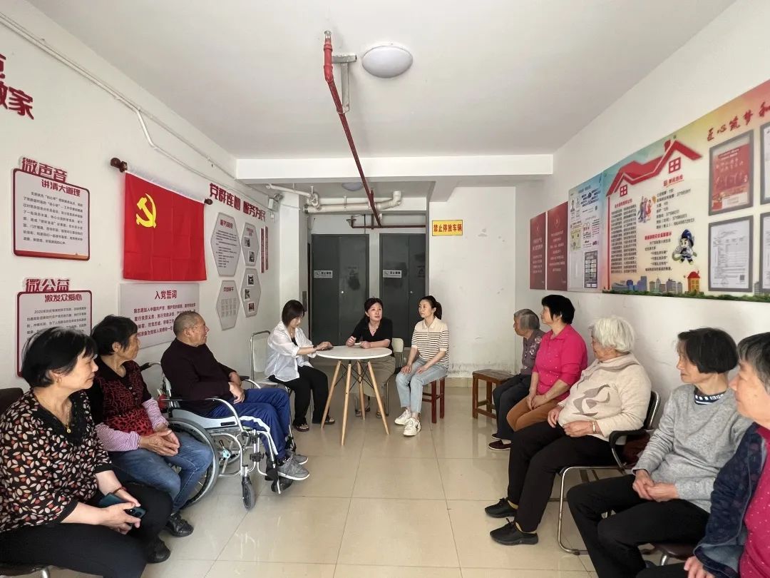 长满杂草的绿化带华丽升级“一尺花园”看看金海这个社区是怎么做的火狐电竞(图5)