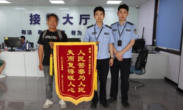 男子在绿化带迷路3天靠野花露火狐电竞水求生网友：确定是绿化带不是原始森林？(图1)