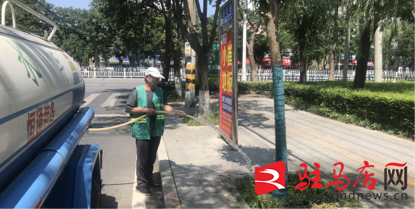 开发区城管局加火狐电竞强夏季绿化管养工作(图2)