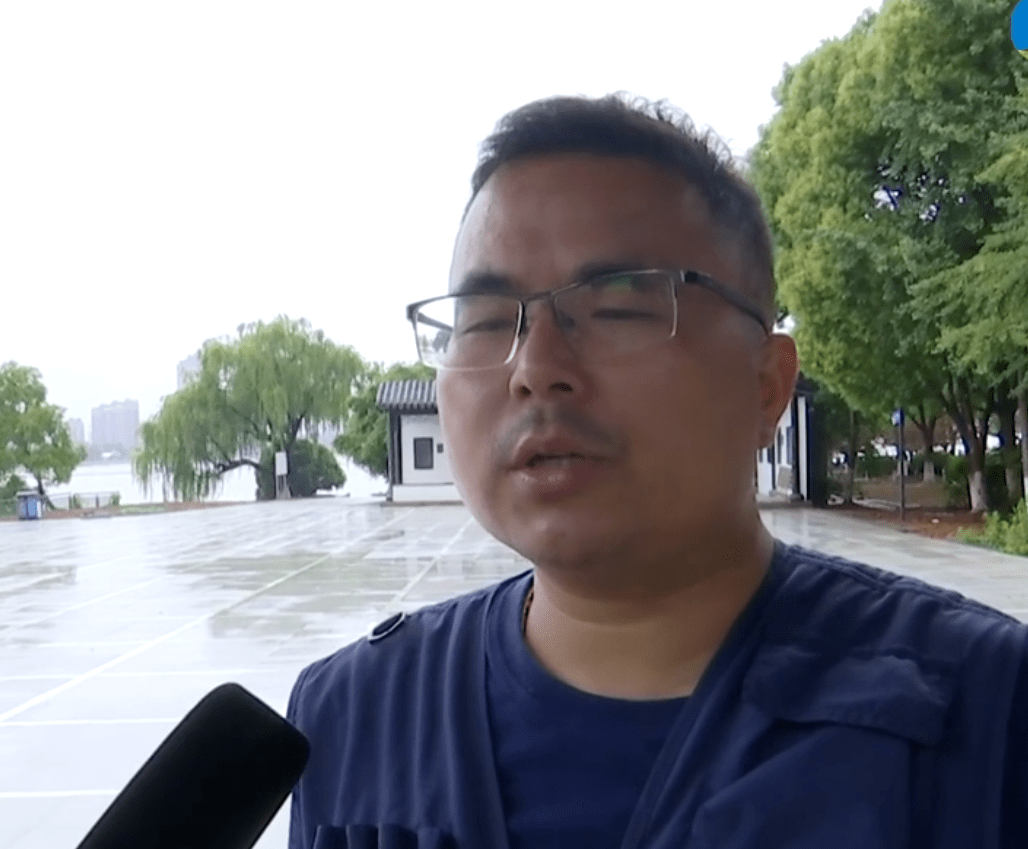 火狐电竞【打造“全国最干净城市”】绿化改造再提升增绿添彩展新颜！(图4)