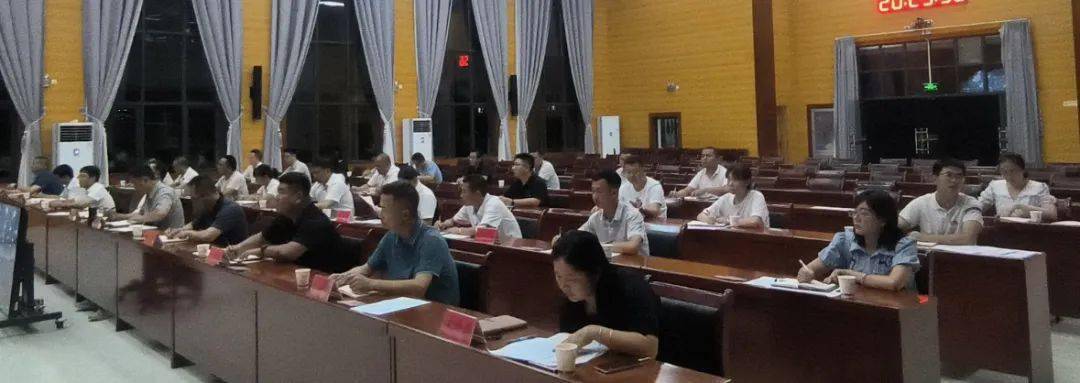 火狐电竞【绿美景谷】全县城乡绿化美化工作调度会召开(图2)