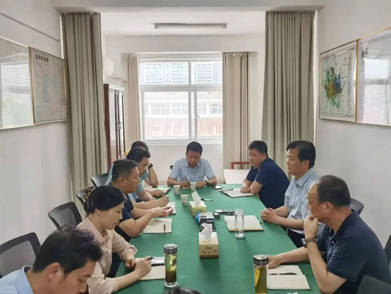 火狐电竞信阳高新区绿化提升环境卫生工作部署会召开(图1)