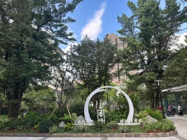 绿化用地翻新成“口袋公园”助力生态宜居社火狐电竞区建设(图1)
