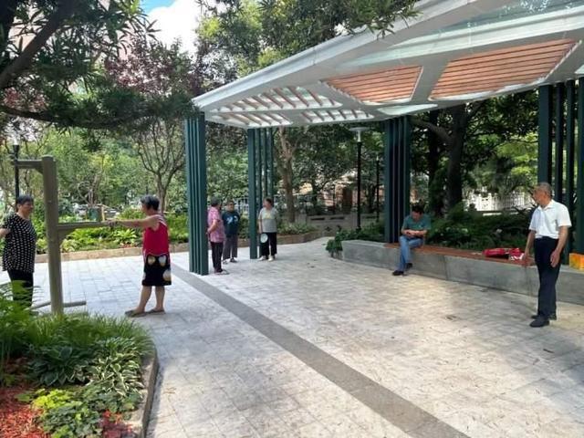 绿化用地翻新成“口袋公园”助力生态宜居社火狐电竞区建设(图2)