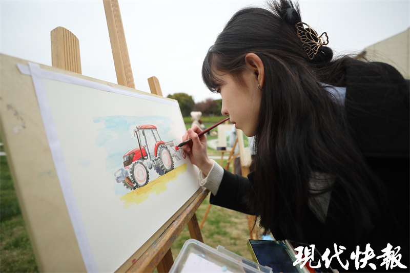 火狐电竞趁东风放纸鸢！南农大学子自制风筝放飞青春梦想(图6)