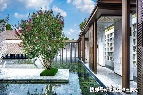 火狐电竞昆明现房别墅8大公园环绕采用新派云法设计园林景观打造高端人居标杆(图3)