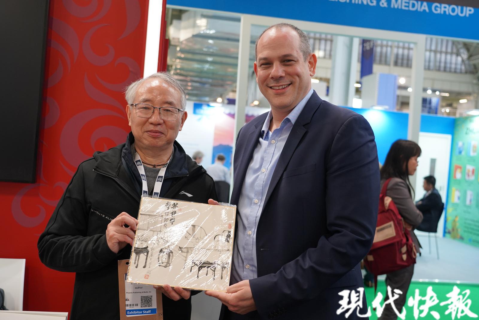 《纸上明火狐电竞韵》亮相2024伦敦书展向世界展示明式家具的文心与匠心(图3)