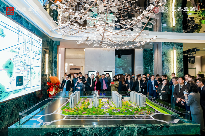 火狐电竞从皇家御园到现代雅居：中建壹品·花香壹号的时间旅行(图9)